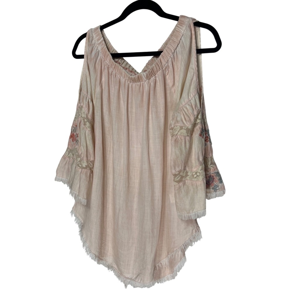Billy T Cold Shoulder Floral Embroidered Bell Sleeve Fringe‎ Hem Blouse Size S